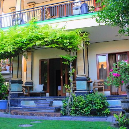 Cr Tris Rooms Seminyak Eksteriør bilde