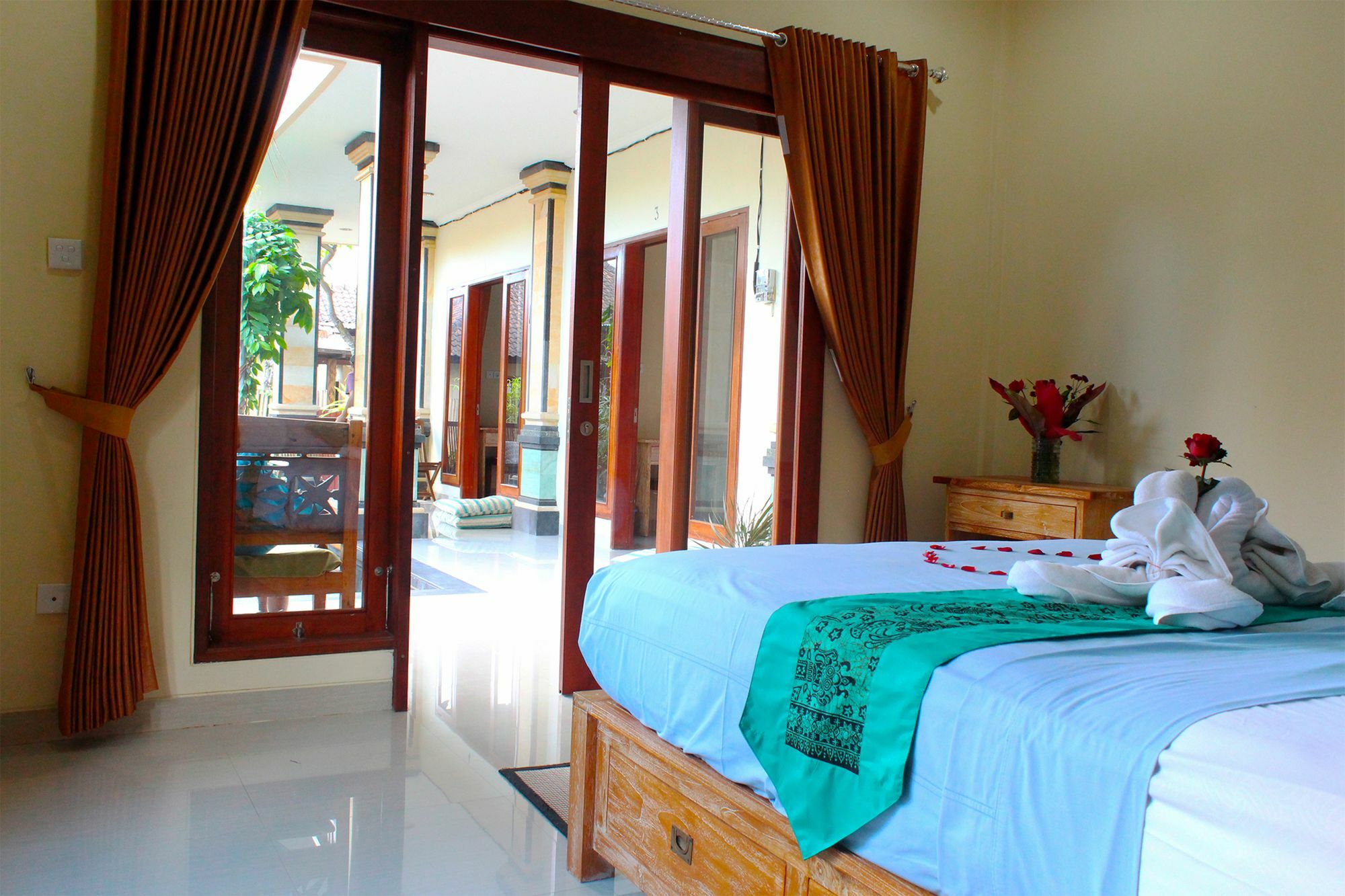 Cr Tris Rooms Seminyak Eksteriør bilde