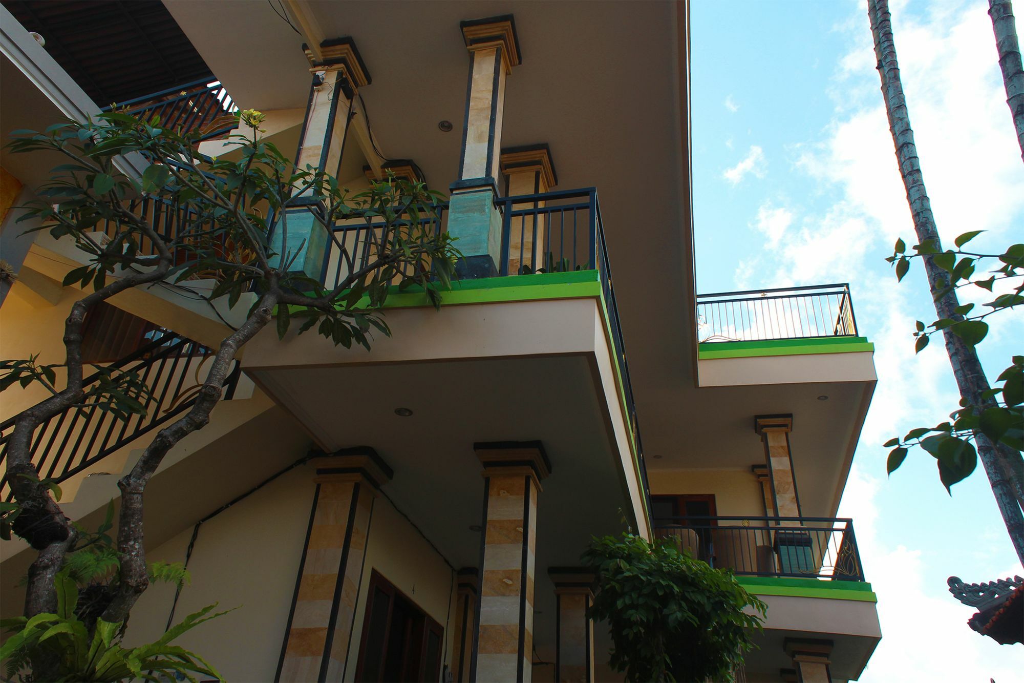 Cr Tris Rooms Seminyak Eksteriør bilde