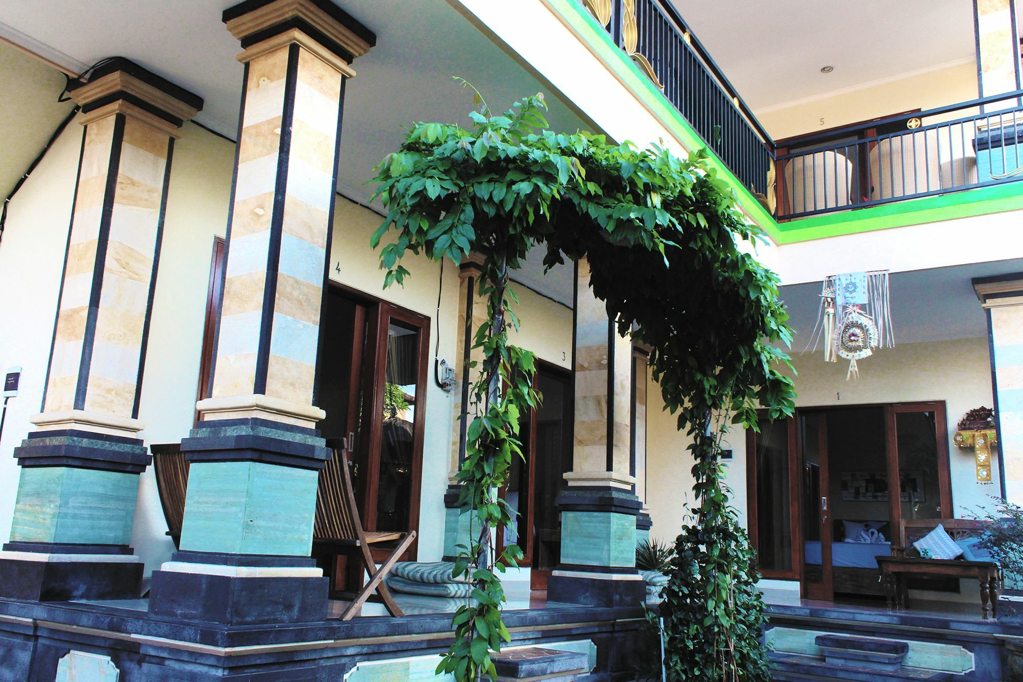 Cr Tris Rooms Seminyak Eksteriør bilde