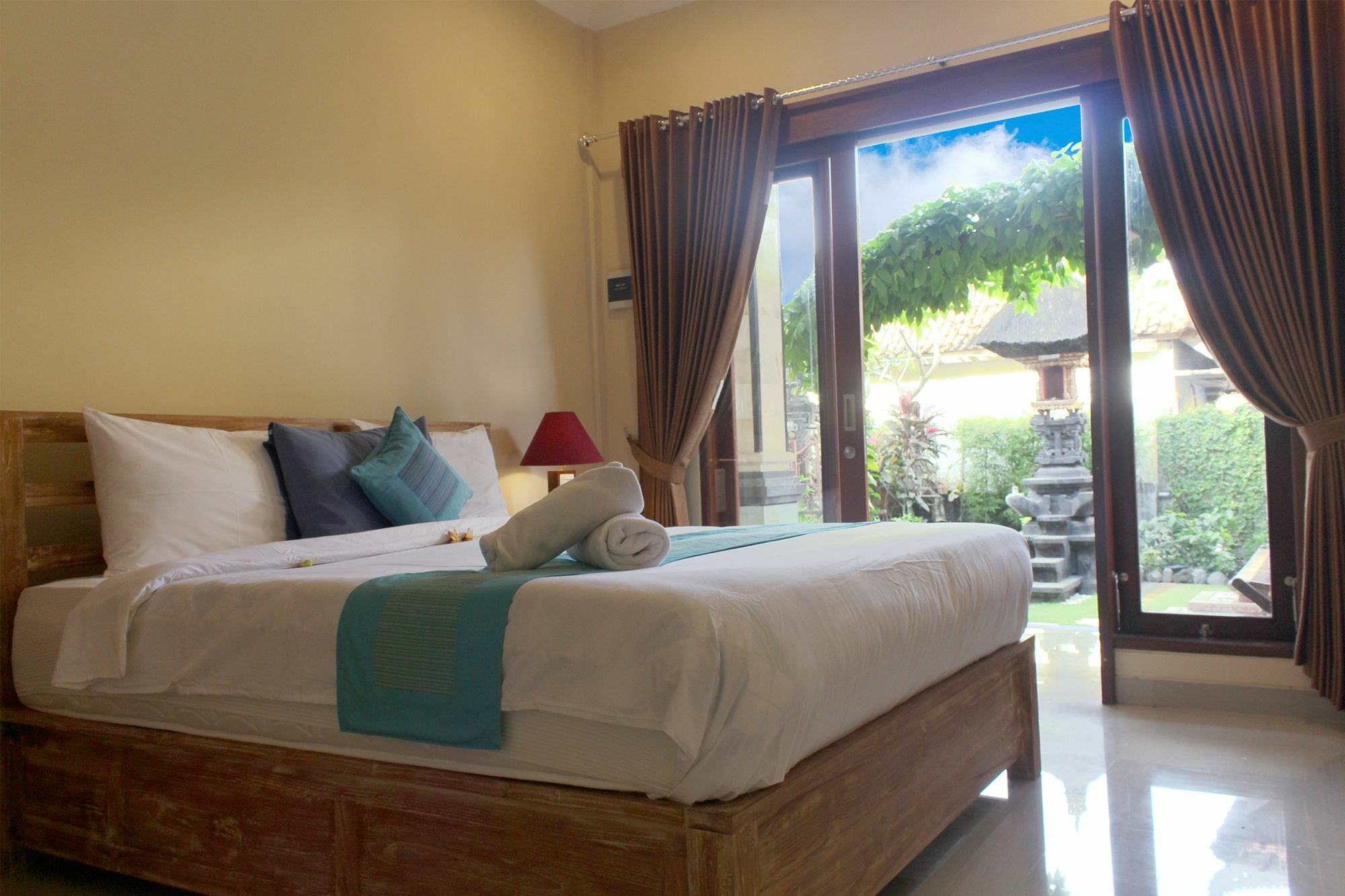 Cr Tris Rooms Seminyak Eksteriør bilde