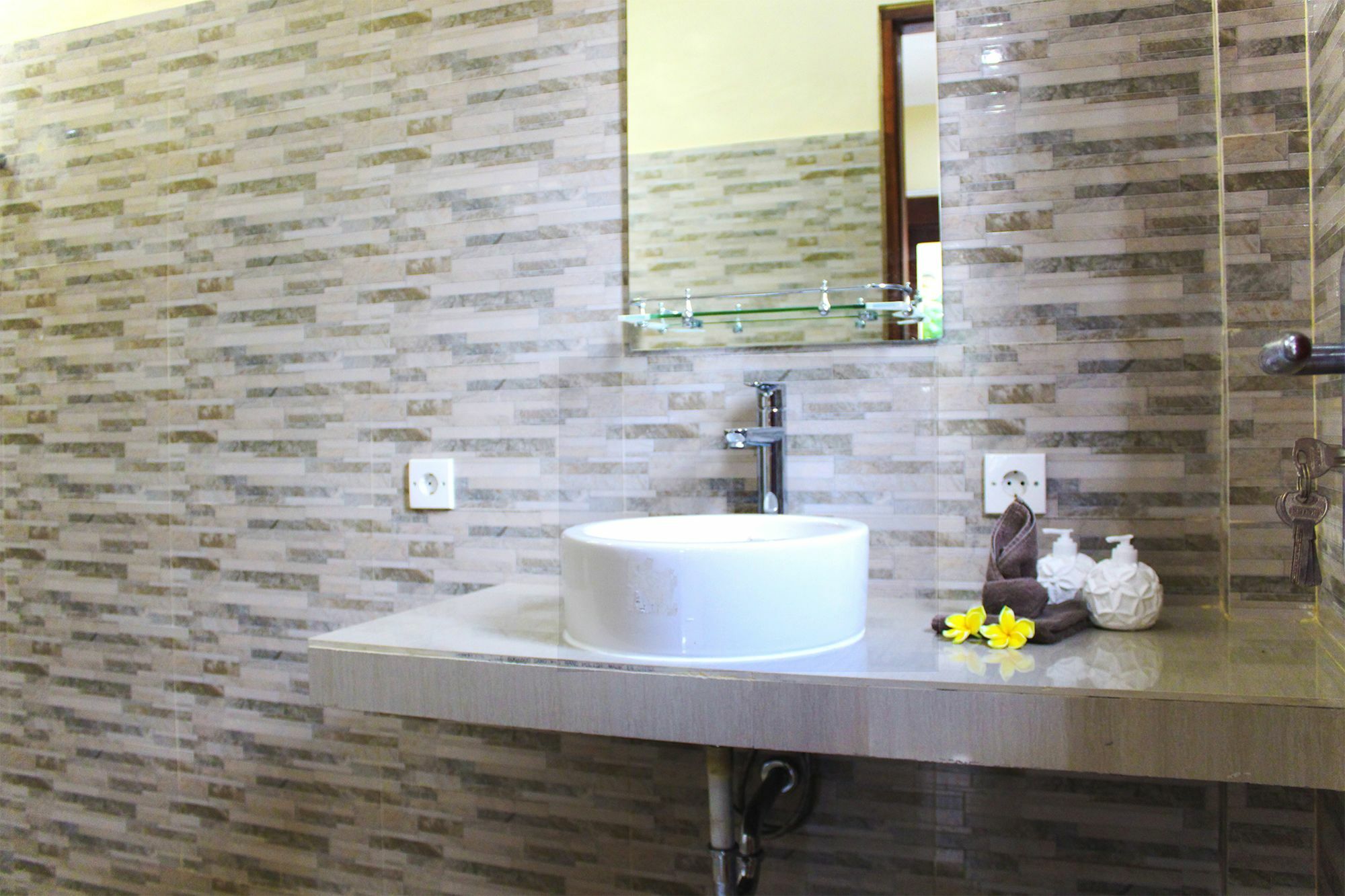 Cr Tris Rooms Seminyak Eksteriør bilde